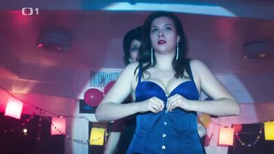 Eva Hacurova nude - Jak si nepodelat zivot s01e01 (2019)