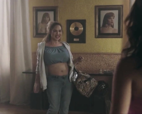 Daniela Santiago, Jedet, Sophia Lamar, Lara Martorell - Veneno s01e04 (2020)