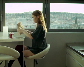 Farina Flebbe naked - Elenore (2020)