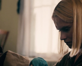 Ema Horvath, Mena Suvari - What Lies Below (2020)