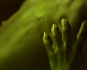 Ema Horvath, Mena Suvari - What Lies Below (2020)