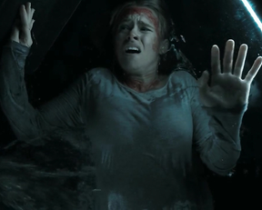 Ema Horvath, Mena Suvari - What Lies Below (2020)