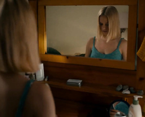 Ema Horvath, Mena Suvari - What Lies Below (2020)