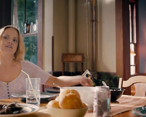 Ema Horvath, Mena Suvari - What Lies Below (2020)