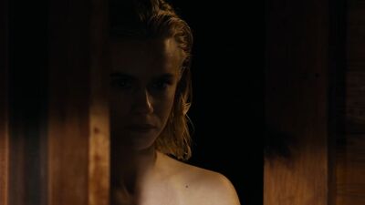 Ema Horvath, Mena Suvari - What Lies Below (2020)
