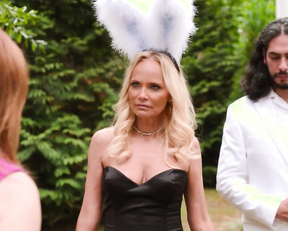 Aimee Carrero, Emma Roberts, Kristin Chenoweth, Nicola Peltz - Holidate (2020)