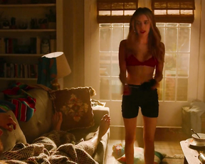 Aimee Carrero, Emma Roberts, Kristin Chenoweth, Nicola Peltz - Holidate (2020)