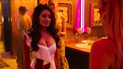 Aimee Carrero, Emma Roberts, Kristin Chenoweth, Nicola Peltz - Holidate (2020)