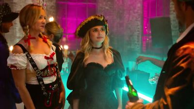 Aimee Carrero, Emma Roberts, Kristin Chenoweth, Nicola Peltz - Holidate (2020)