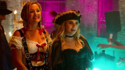 Aimee Carrero, Emma Roberts, Kristin Chenoweth, Nicola Peltz - Holidate (2020)