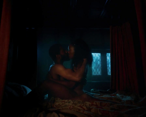 Charlotte Hope, Stephanie Levi-John - The Spanish Princess s02e01 (2020)