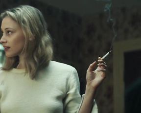 Sarah Gadon, Lola Kirke, Hong Chau - American Woman (2019)