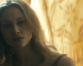 Sarah Gadon, Lola Kirke, Hong Chau - American Woman (2019)