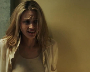 Sarah Gadon, Lola Kirke, Hong Chau - American Woman (2019)