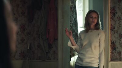 Sarah Gadon, Lola Kirke, Hong Chau - American Woman (2019)