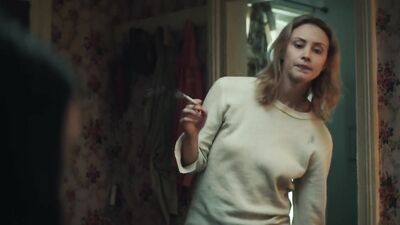 Sarah Gadon, Lola Kirke, Hong Chau - American Woman (2019)