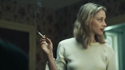Sarah Gadon, Lola Kirke, Hong Chau - American Woman (2019)