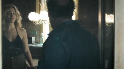 Sarah Gadon, Lola Kirke, Hong Chau - American Woman (2019)