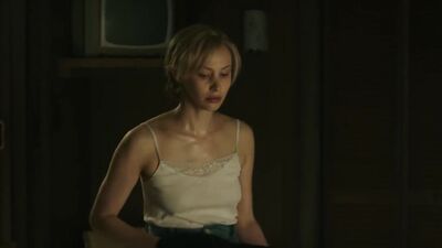 Sarah Gadon, Lola Kirke, Hong Chau - American Woman (2019)