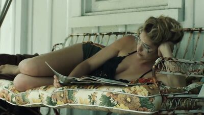Sarah Gadon, Lola Kirke, Hong Chau - American Woman (2019)