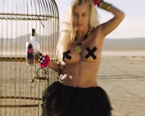 Dana Wolf, Tabitha Stevens, Devhorra Dark - Die Influencers Die (2020)