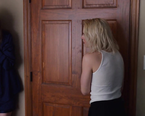 Mackenzie Davis, Kristen Stewart - Happiest Season (2020)