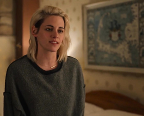 Mackenzie Davis, Kristen Stewart - Happiest Season (2020)