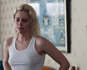 Mackenzie Davis, Kristen Stewart - Happiest Season (2020)