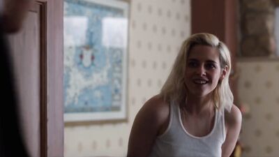 Mackenzie Davis, Kristen Stewart - Happiest Season (2020)