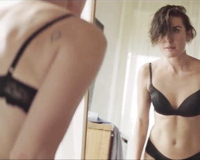 Lumira Prichystalova nude - 3Bobule (2020)