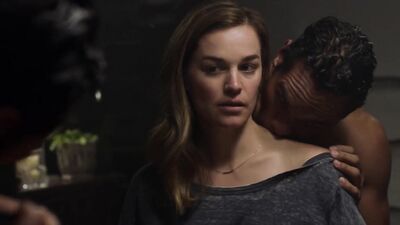 Laura Gordon, Olivia DeJonge - Undertow (2018)