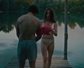 Antje Traue nude - Konig der Raben (2020)