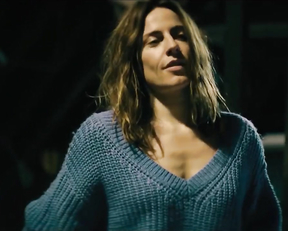 Antje Traue nude - Konig der Raben (2020)