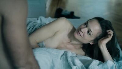 Emilie Blaser, Isabelle Caillat nude - Cellule de crise s01e04e06 (2020)