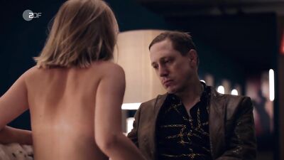 Laetitia Adrian, Bianca Nawrath - Unter anderen Umstanden s01e17 (2020)