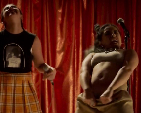 Noemie O'Farrell, Mounia Zahzam nude - Fabuleuses (2019)