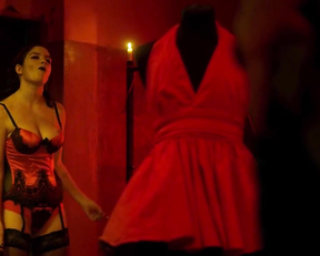 Hilda Karmen nude - Zakon i besporyadok s01e02 (2020)