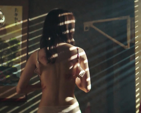 Jeon Do-yeon, Hyun Been Shin - Beasts Clawing at Straws (2020)