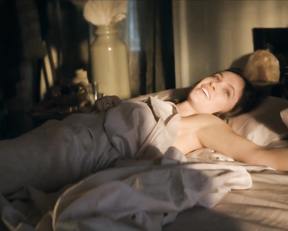 Kristy Dawn Dinsmore, Heather Graham - The Stand s01e02 (2020)