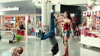 Gal Gadot, Kristen Wiig - Wonder Woman 1984 (2020)