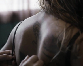 Andrea Henry, Vanessa Hernandez - Polvora en el corazon (2019)