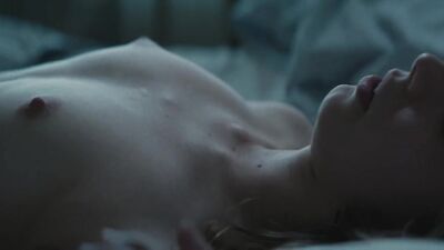 Saskia Rosendahl nude - Mein Ende. Dein Anfang. (2019)