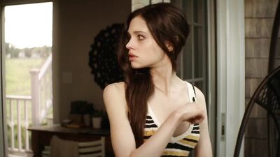 India Eisley, Devyn Inez Fusaro, Sydney Park - Dead Reckoning (2020)