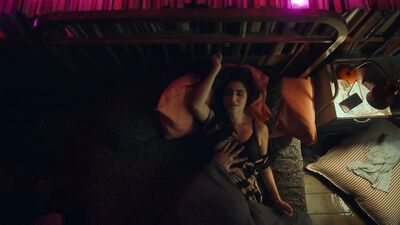 Billie Piper, Leila Farzad, Margaret Ann Bain - I Hate Suzie s01e05-06 (2020)