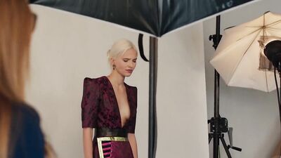 Sasha Luss, Lera Abova - Anna (2019)