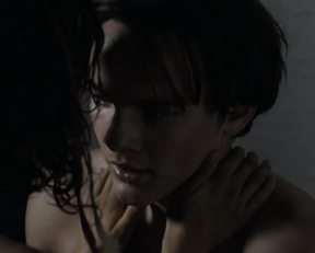 Jessalyn Wanlim, Lyndon Smith, Jessica Parker Kennedy - Colony s02e05e07 (2017)