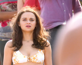 Maisie Richardson-Sellers nude - The Kissing Booth 3 (2021)