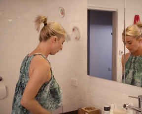 Asher Keddie nude - Offspring s02e03 (2011)