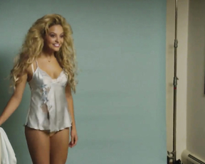 Rachel Feinstein, Gage Golightly nude - Red Oaks s01e06 (2014)