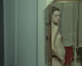 Esme Creed-Miles naked - Jamie (2020)